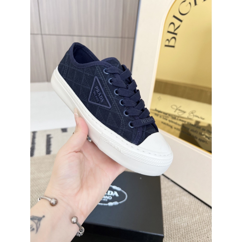 Pra*a casual shoes
